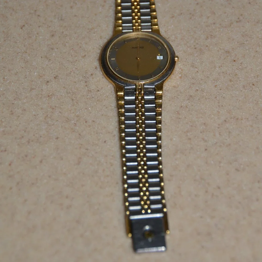 VINTAGE ESTATE MAYORS SAPPHIRE CRYSTAL DATEJUST SWISS MOVEMENT GOLD BAND WATCH